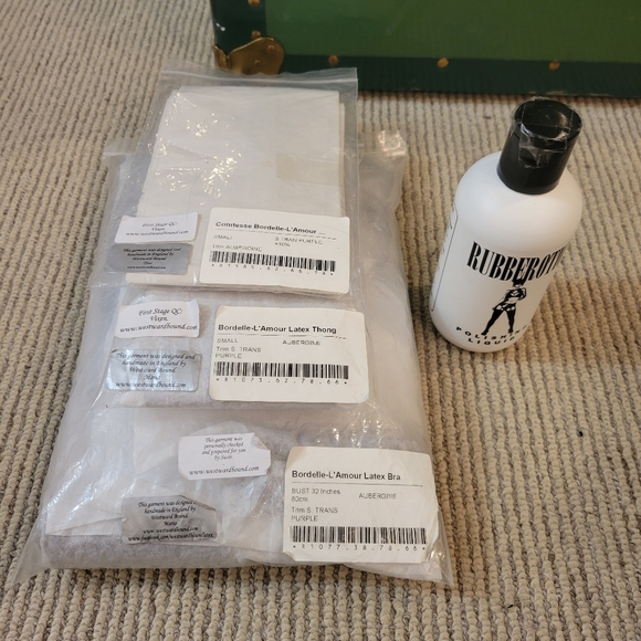 Westward Bound Bordelle-L'Amour Latex Set - Picture 16 of 16